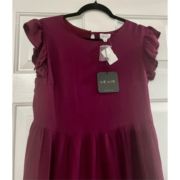 NWT Le Lis Burgundy Tiered Lined Ruffle Side Zip Back Button Easy to Wear Dress - Picture 5 of 10